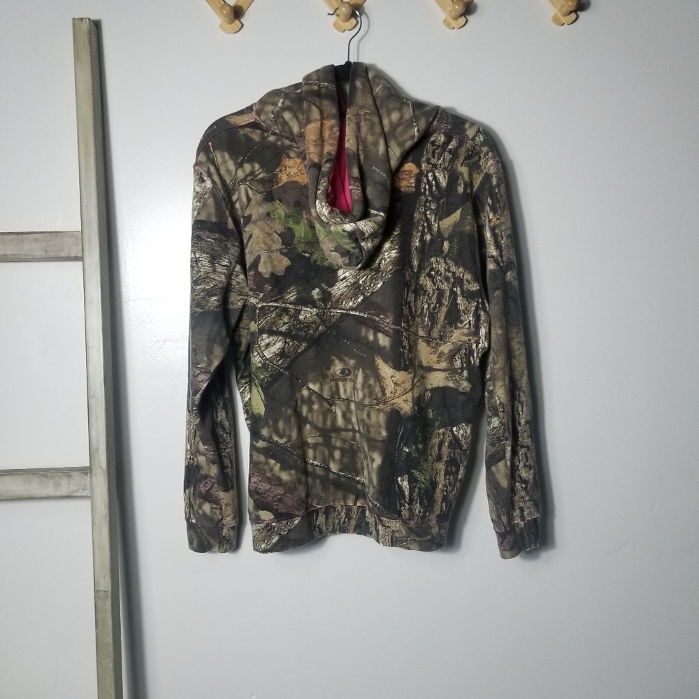 LIKE NEW MOSSY OAK WOMEN'S CAMOUFLAGE AND PINK HOODIE SIZE LARGE - Picture 2 of 12